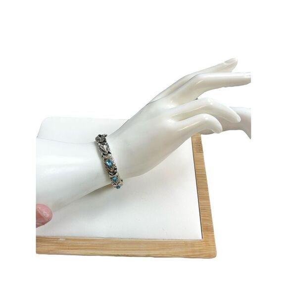 Silver linked bracket with blue tear drop crystal rhinestone accent - Picture 6 of 12